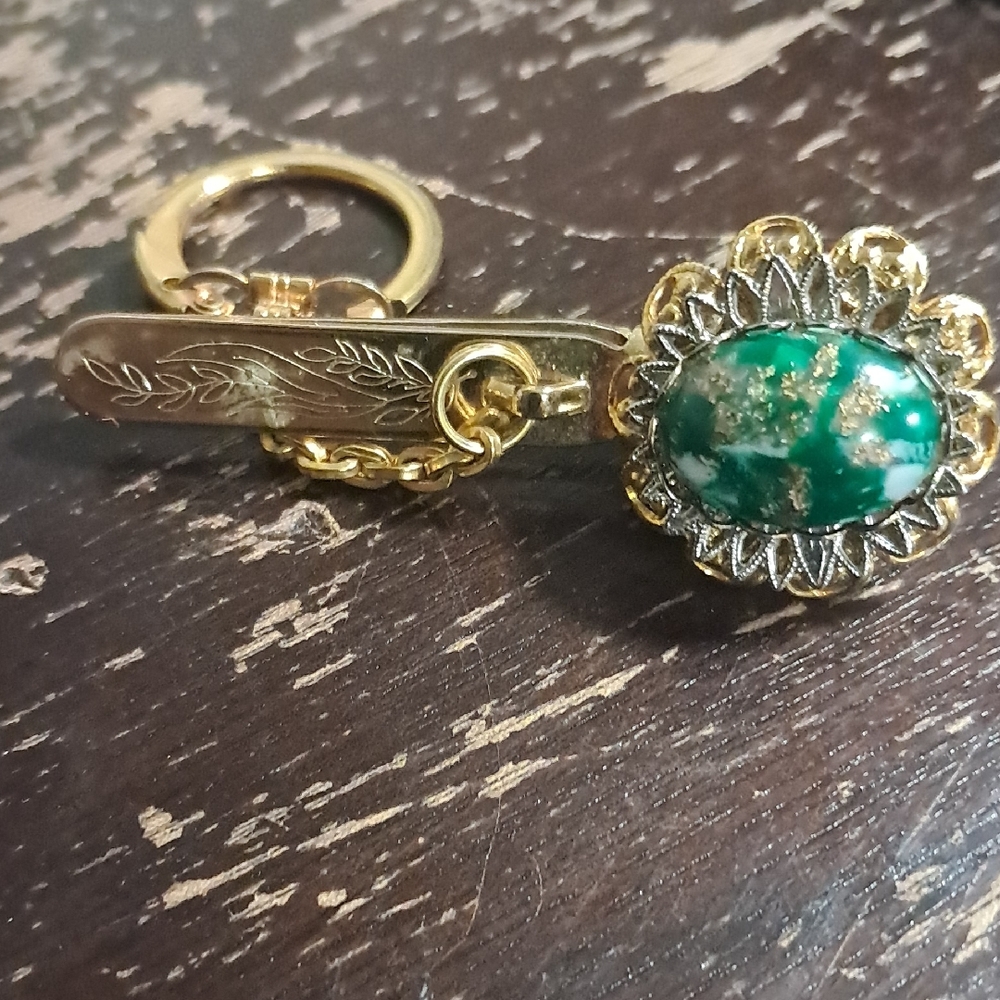 Elegant Gold and Green Keychain
